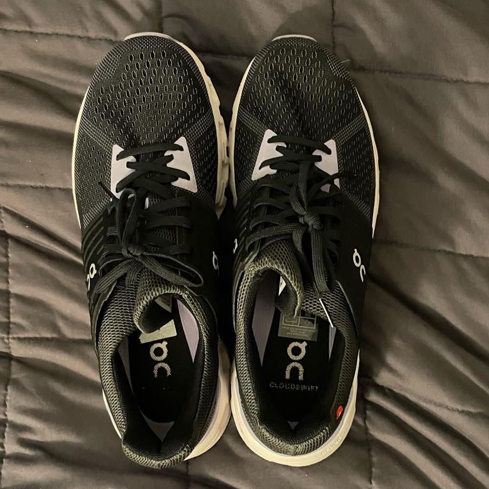 ON cloud cloudswift purple and gray black sneakers 9.5